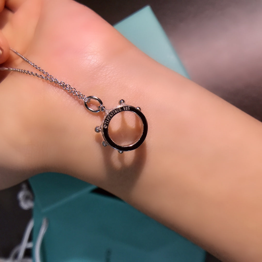[Renovia Jewelry]CROWN PEDANT NECKLACE