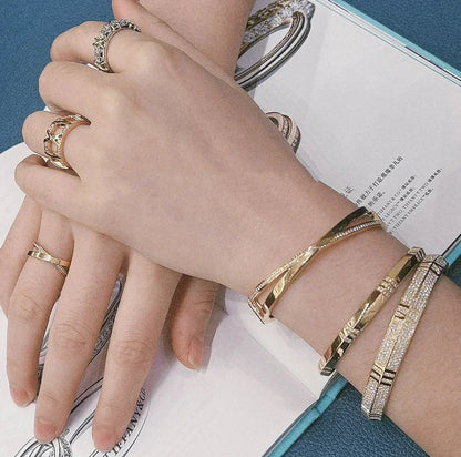 [Renovia Jewelry]NARROW HINGED BANGLEIN WITH DIAMONDS SMALL