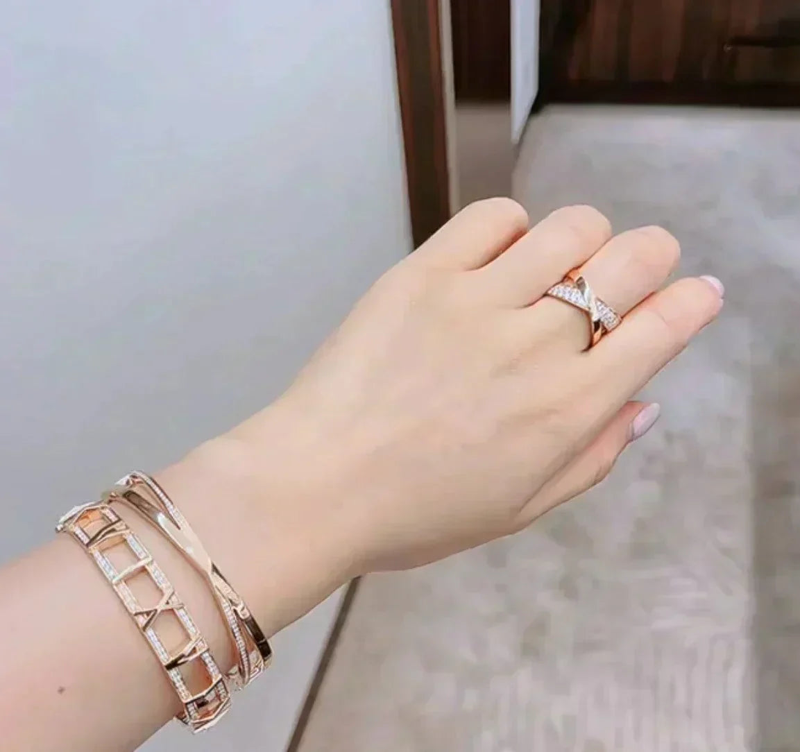 [Renovia Jewelry]NARROW HINGED BANGLEIN WITH DIAMONDS SMALL