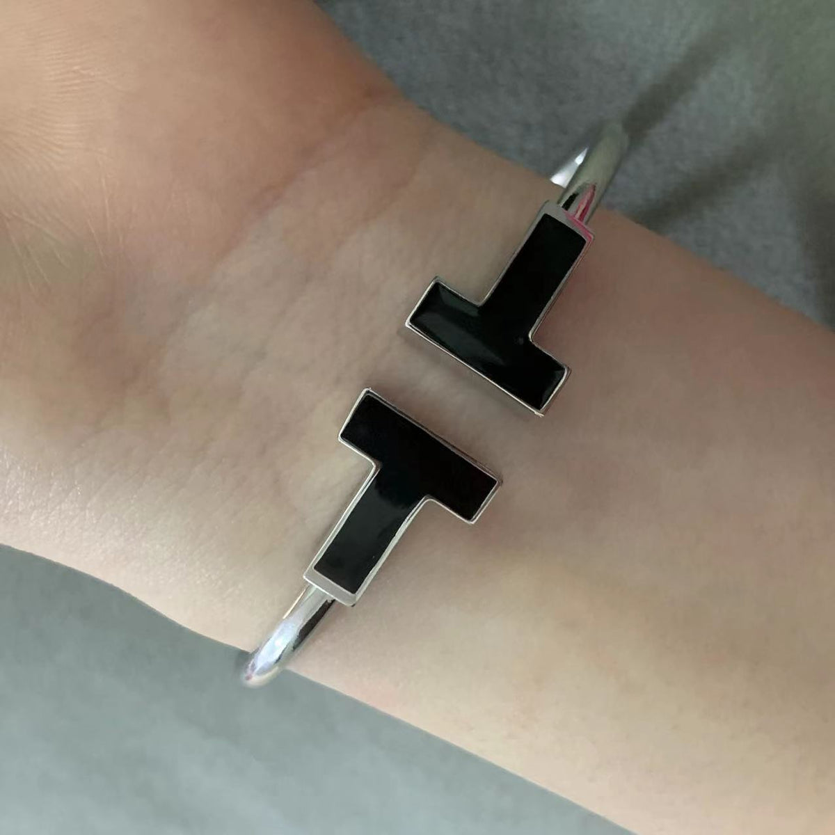 [Renovia Jewelry]T WIDE ONYX OPEN BRACELET