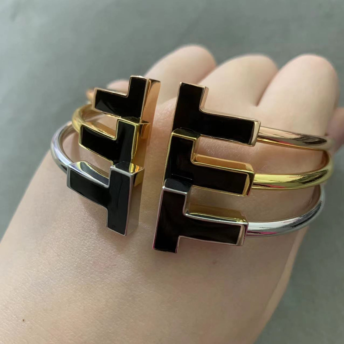 [Renovia Jewelry]T WIDE ONYX OPEN BRACELET