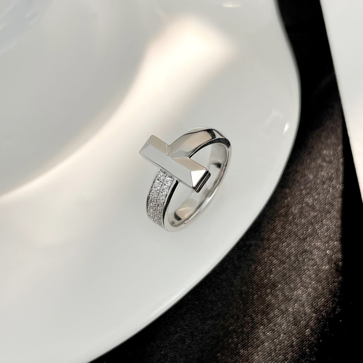[Renovia Jewelry]T WIDE DIAMOND RING