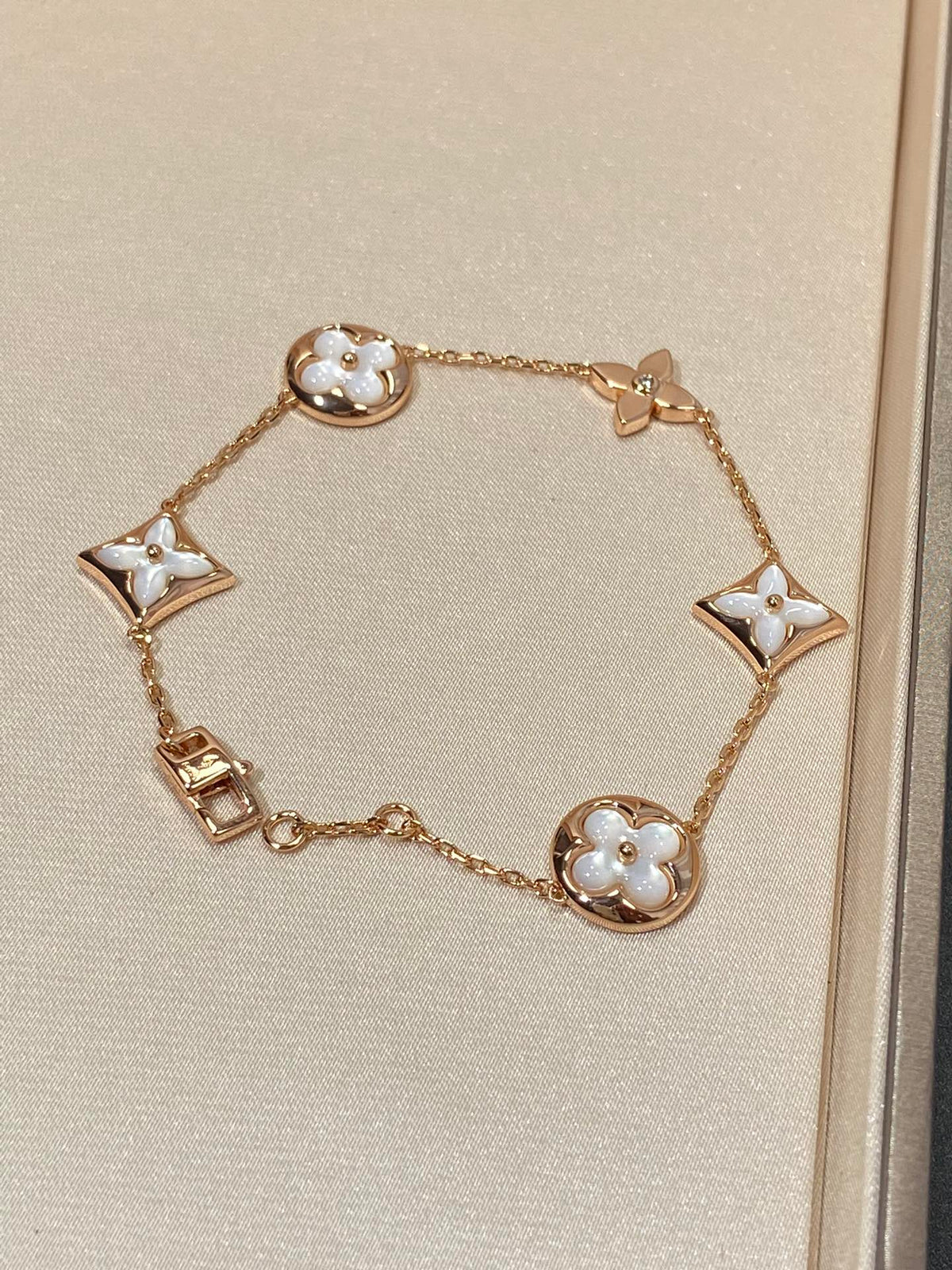 [Renovia Jewelry]STAR AND SUN 5 MOTIF MOP PINK GOLD BRACELET