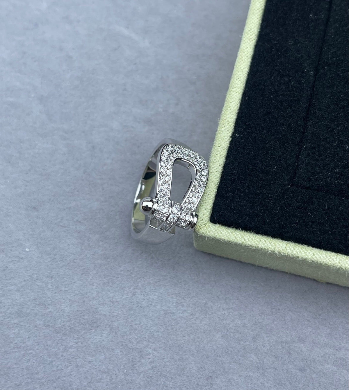 [Renovia Jewelry]Wide Hoof-Shaped Diamond-Studded Ring