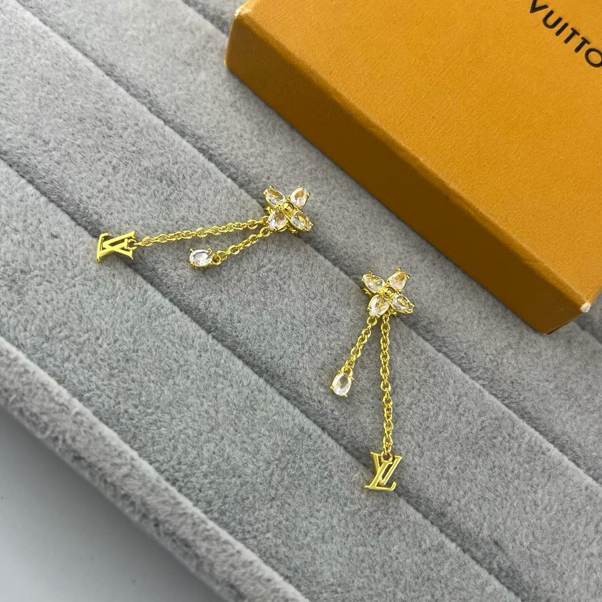 [Renovia Jewelry]PLUM DIAMOND LETTER EARRINGS