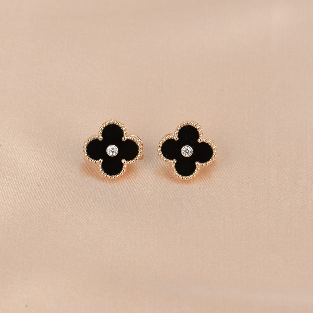 [Renovia Jewelry]CLOVER MEDIUM 1 MOTIFS ONYX DIAMOND EARRINGS
