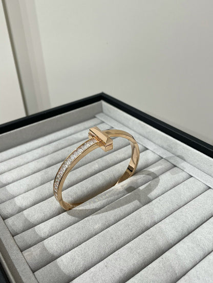 [Renovia Jewelry]WIDE HINGED BANGLE PINK GOLD WITH BAGUETTE DIAMONDS