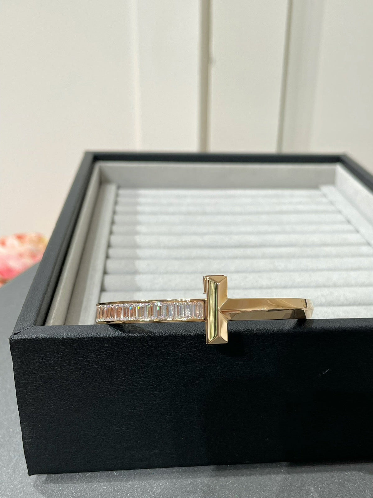 [Renovia Jewelry]WIDE HINGED BANGLE PINK GOLD WITH BAGUETTE DIAMONDS