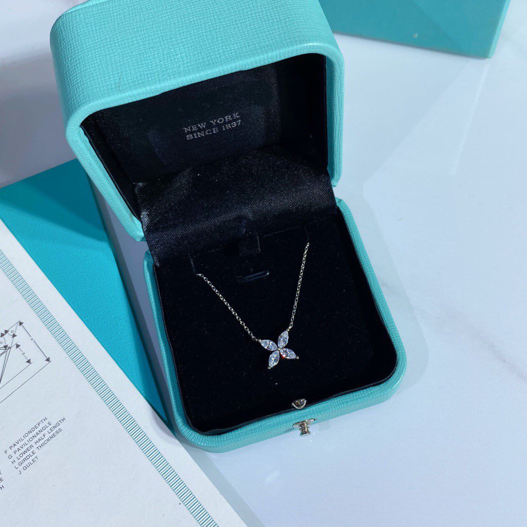 [Renovia Jewelry]PLATINUM AND DIAMOND VICTORIA PENDANT NECKLACE