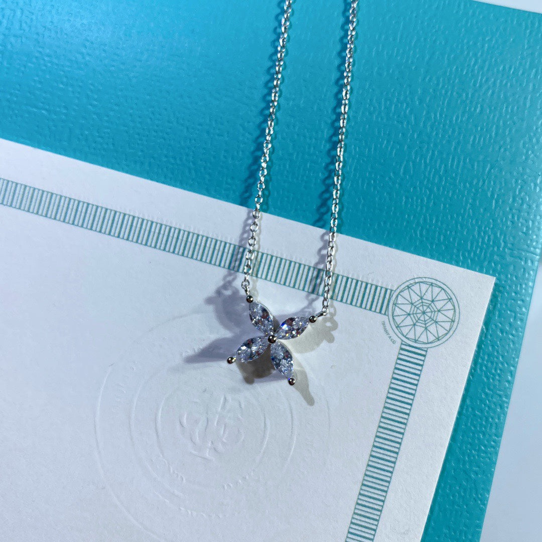 [Renovia Jewelry]PLATINUM AND DIAMOND VICTORIA PENDANT NECKLACE