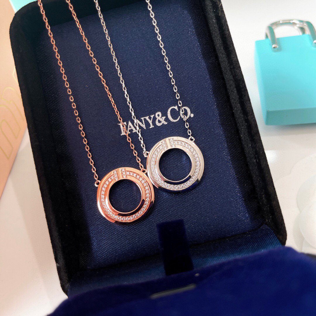 [Renovia Jewelry]DIAMOND AND MOTHER OF PEARL CIRCLE PENDANT