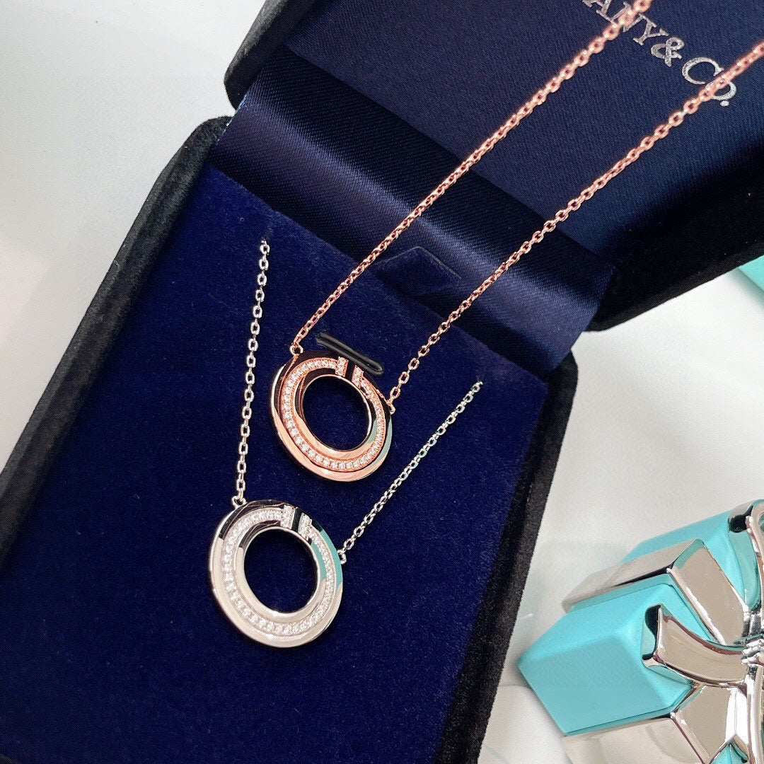 [Renovia Jewelry]DIAMOND AND MOTHER OF PEARL CIRCLE PENDANT