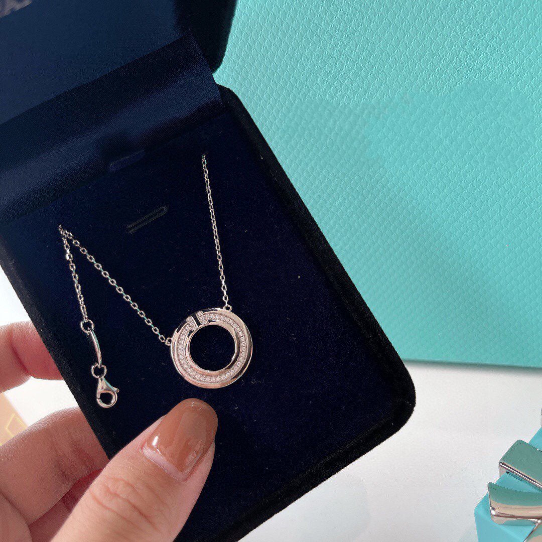 [Renovia Jewelry]DIAMOND AND MOTHER OF PEARL CIRCLE PENDANT