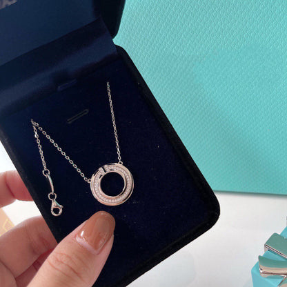 [Renovia Jewelry]DIAMOND AND MOTHER OF PEARL CIRCLE PENDANT
