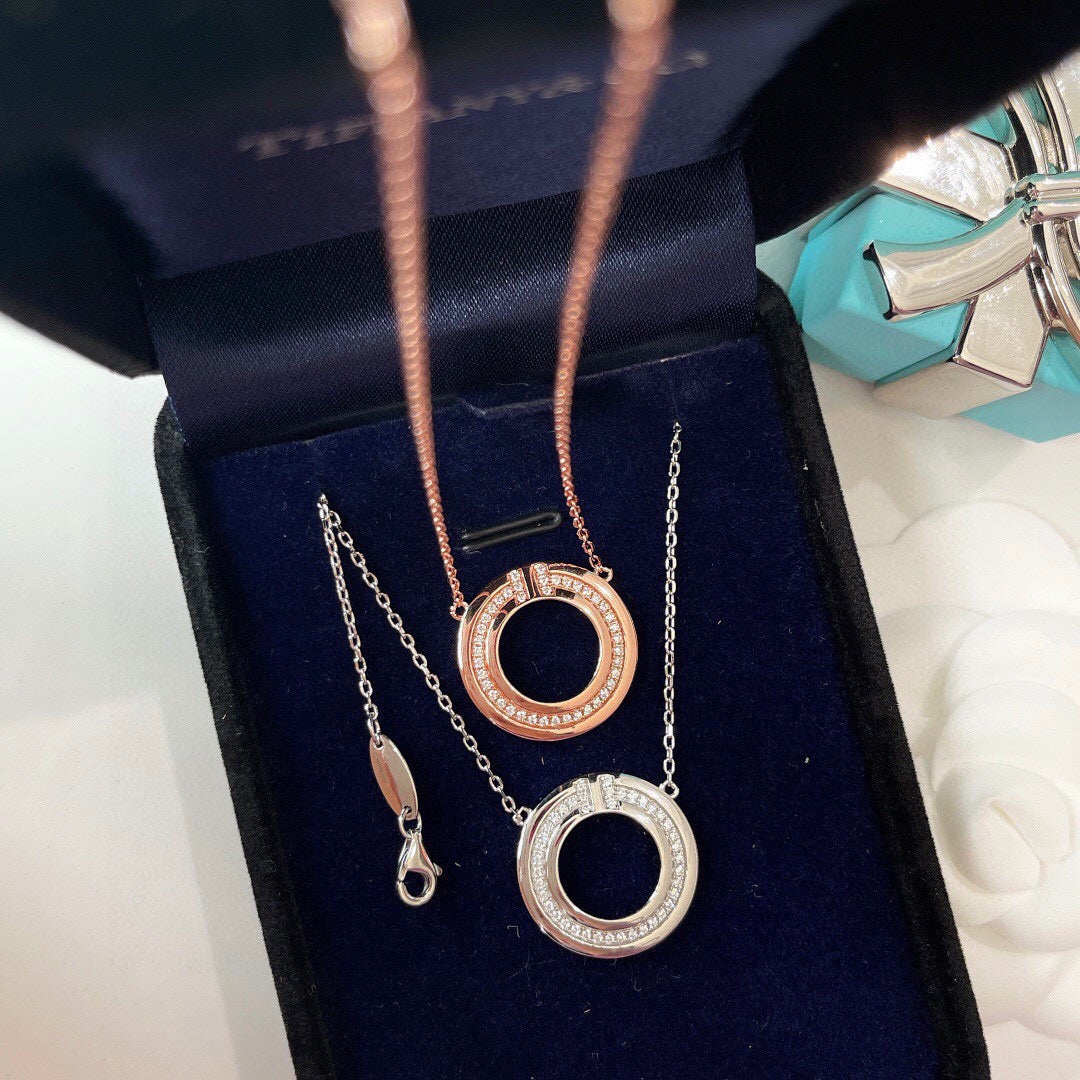 [Renovia Jewelry]DIAMOND AND MOTHER OF PEARL CIRCLE PENDANT