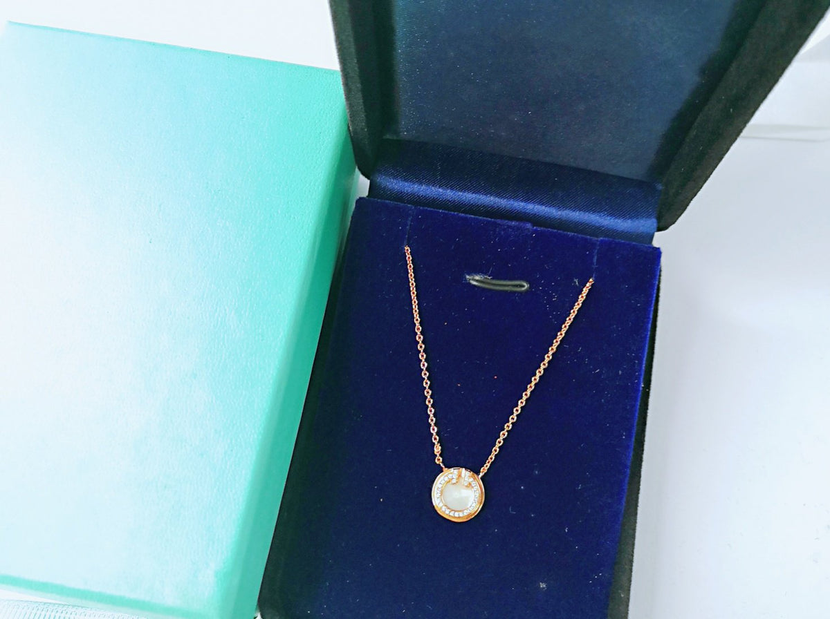 [Renovia Jewelry]DIAMOND AND MOTHER PEARL CIRCLE NECKLACE PENDANT