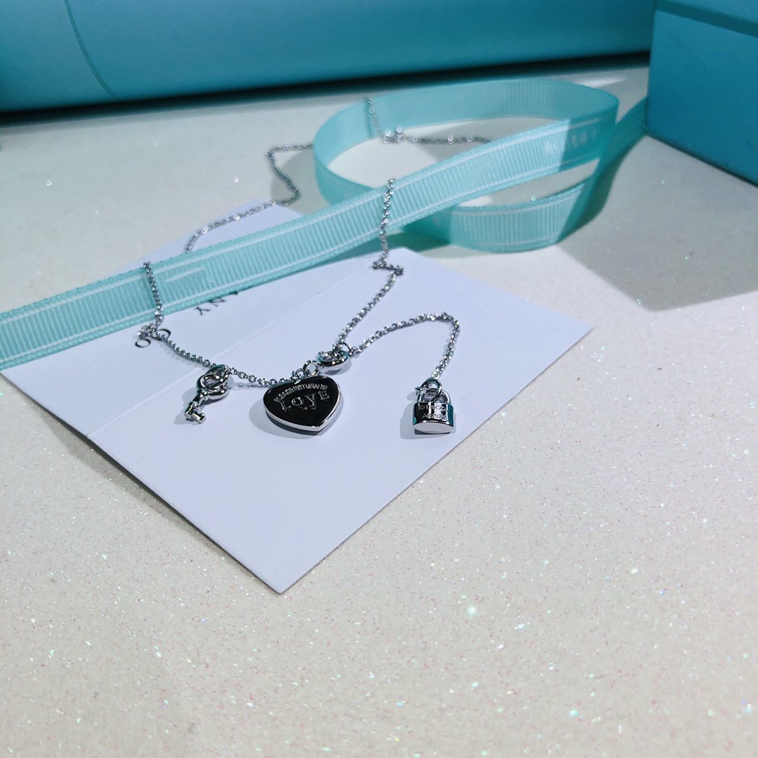 [Renovia Jewelry]LOVE HEART TAG KEY NECKLACE